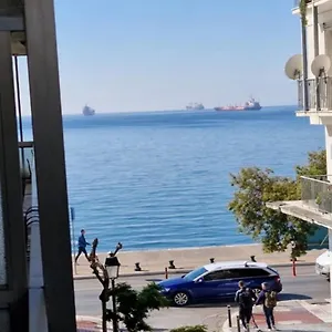 master1-seaside-lux-apartment.hotels-of-thessaloniki.com/